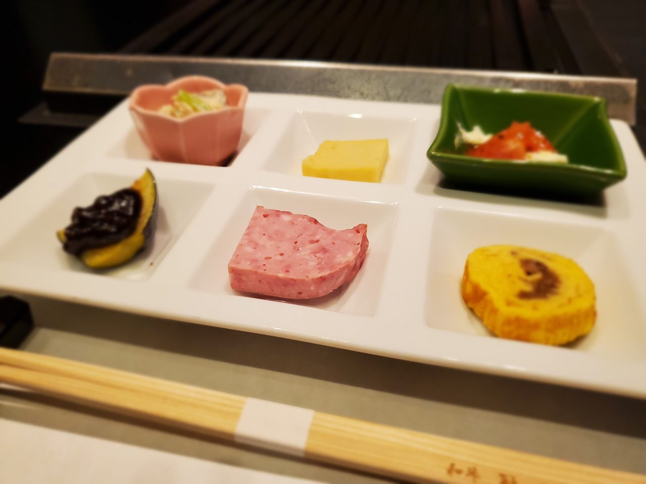 深尾の飛騨牛の生肉の盛り付け