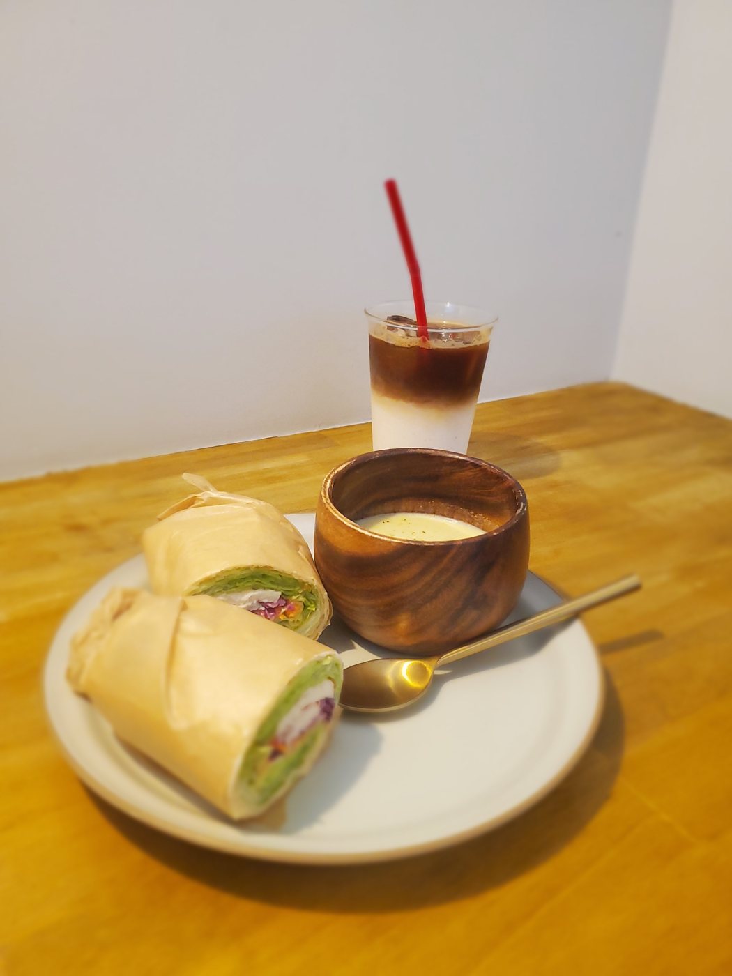PROPS. cafeのラップサラダとドリンク