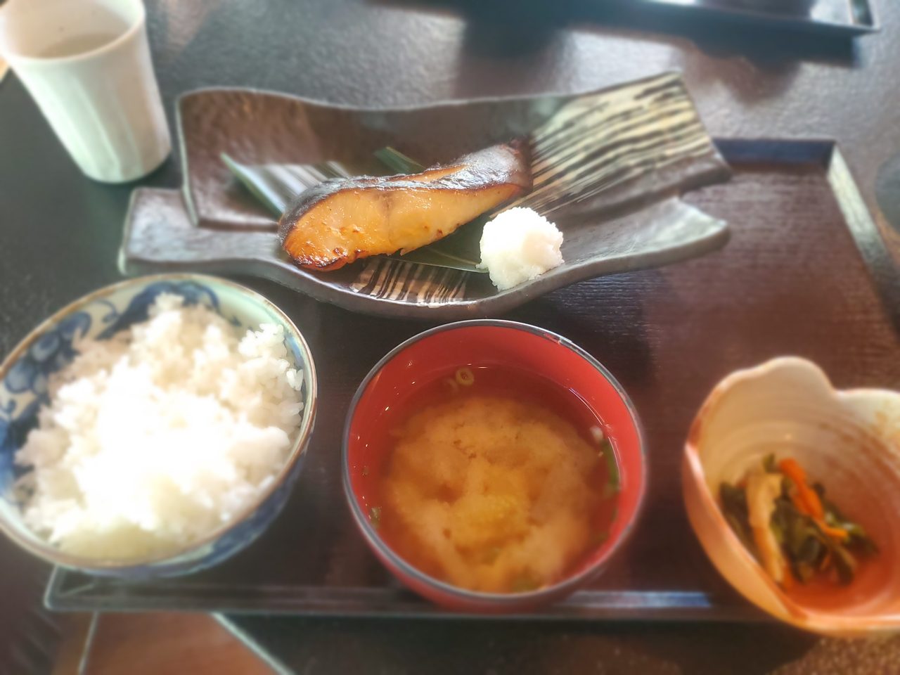 村民食堂の焼き魚定食